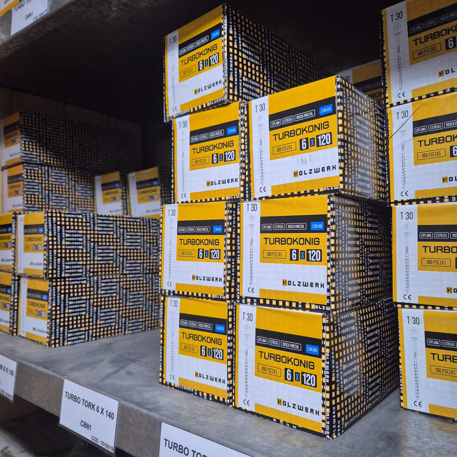 Cajas de tornillos Turbokons apiladas